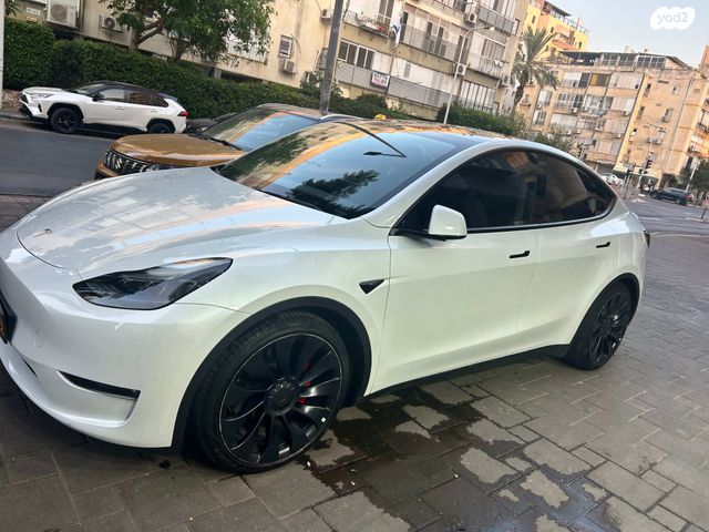 מודעת רכב טסלה מודל Y