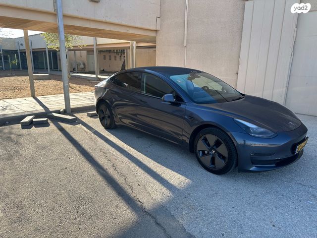 מודעת רכב טסלה מודל 3