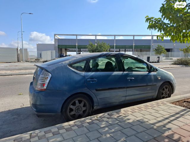 טויוטה פריוס