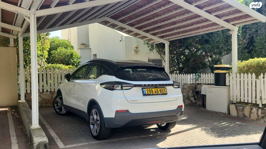 מודעת רכב ג׳ילי Geometry C