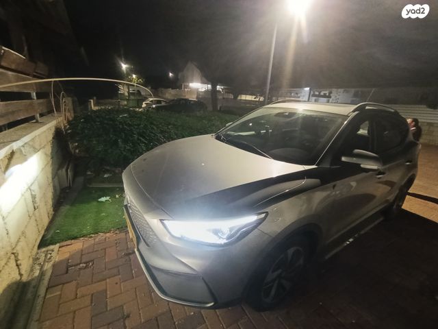 מודעת רכב אם ג'י ZS