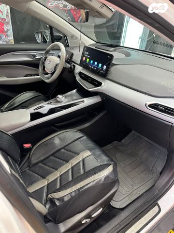 ג׳ילי Geometry C