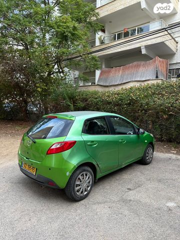 מודעת רכב מאזדה 2