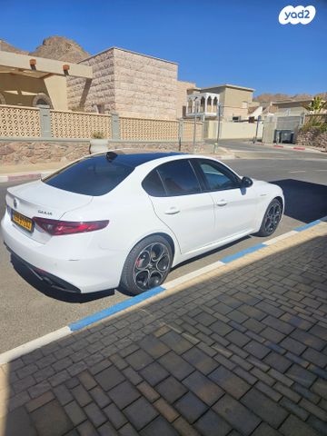 אלפא רומיאו ג'וליה