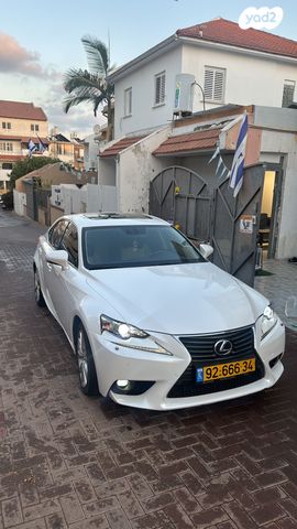 מודעת רכב לקסוס IS
