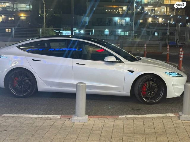 מודעת רכב טסלה מודל 3