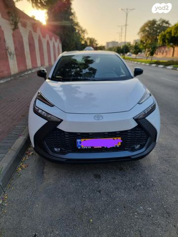 מודעת רכב טויוטה C-HR