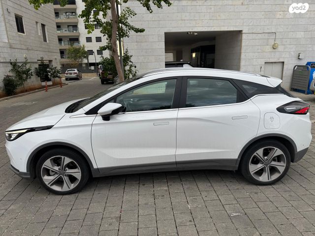 מודעת רכב ג׳ילי Geometry C