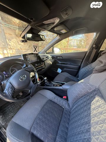 מודעת רכב טויוטה C-HR