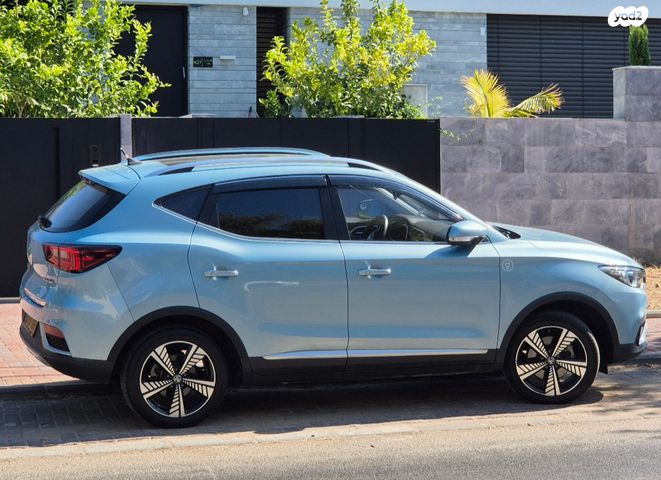 מודעת רכב אם ג'י ZS