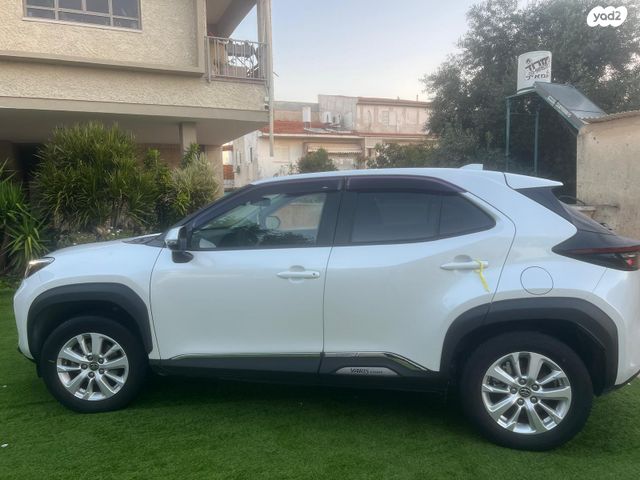 מודעת רכב טויוטה יאריס קרוס