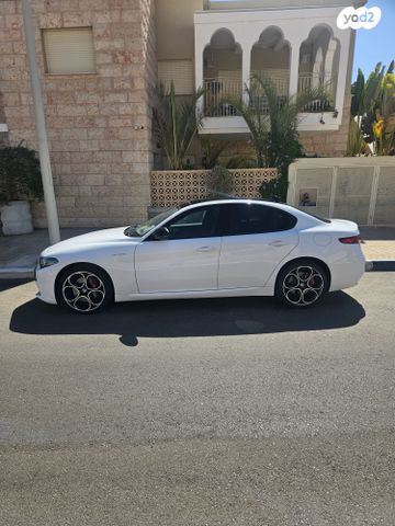 אלפא רומיאו ג'וליה