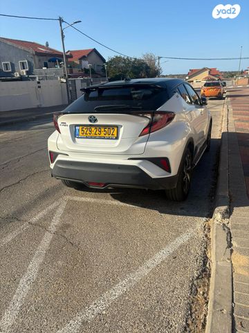 מודעת רכב טויוטה C-HR