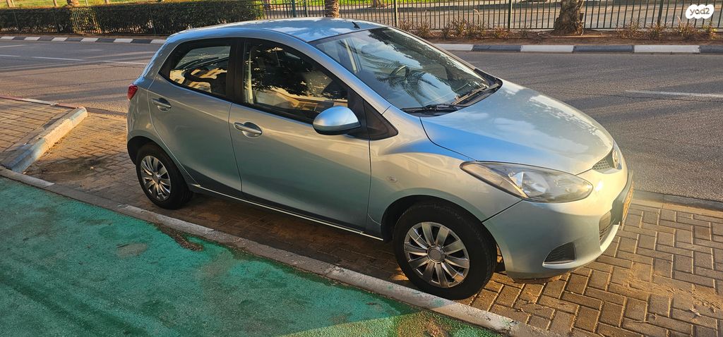 מודעת רכב מאזדה 2