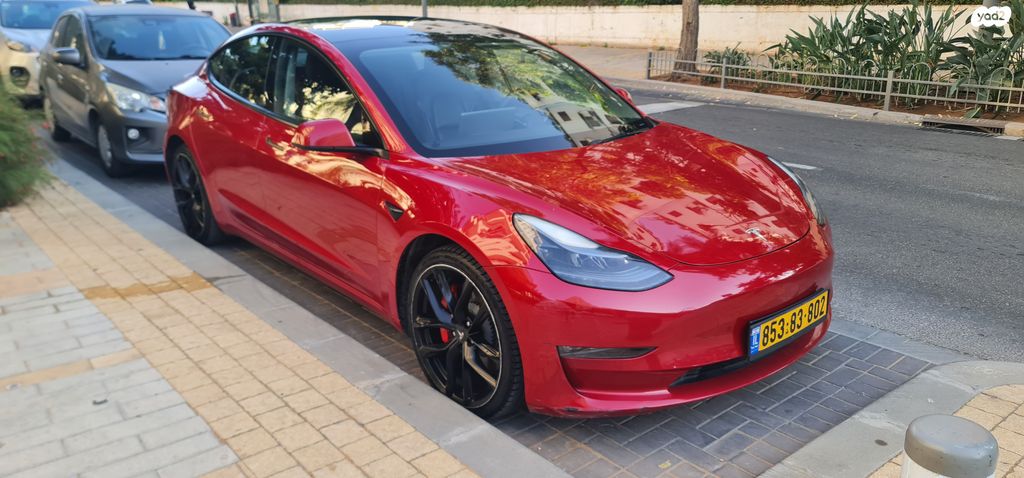 מודעת רכב טסלה מודל 3