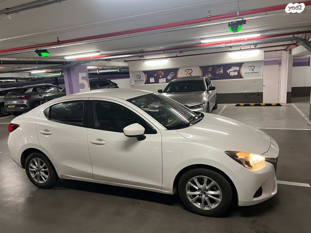 מודעת רכב מאזדה 2