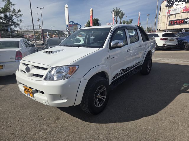 מודעת רכב טויוטה היילקס ויגו