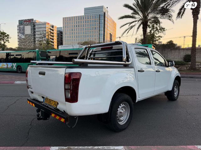 איסוזו די-מקס