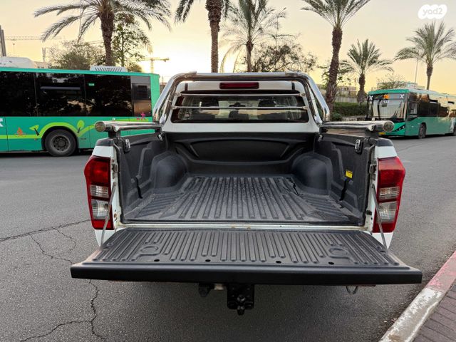 איסוזו די-מקס