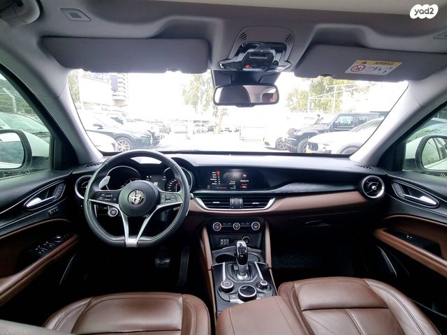 אלפא רומיאו סטלביו