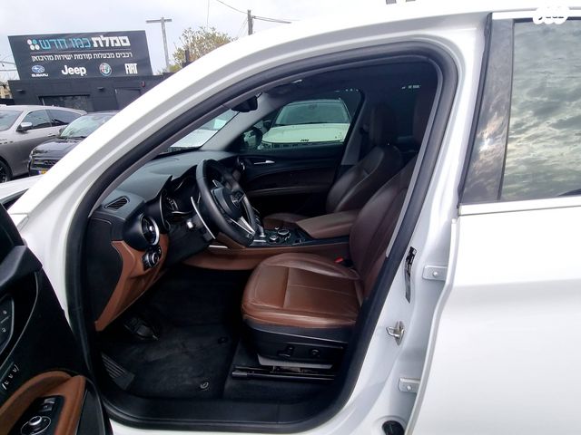 אלפא רומיאו סטלביו