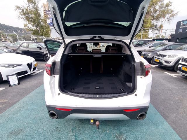 אלפא רומיאו סטלביו