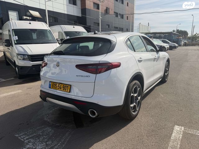 אלפא רומיאו סטלביו