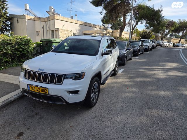 מודעת רכב ג'יפ גרנד צ'ירוקי