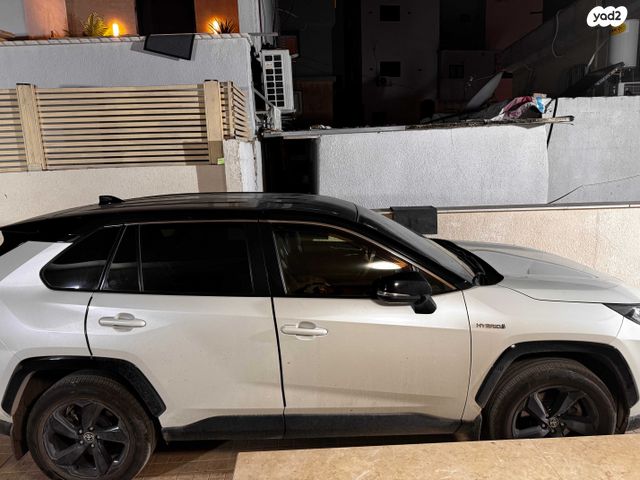 טויוטה RAV4
