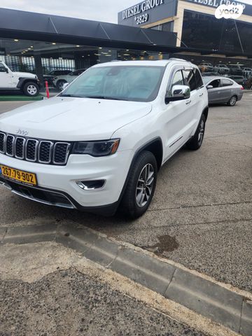 מודעת רכב ג'יפ גרנד צ'ירוקי