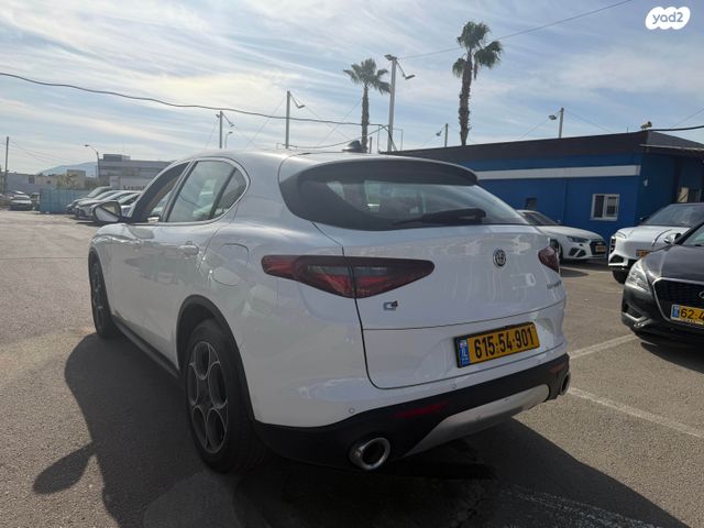 אלפא רומיאו סטלביו