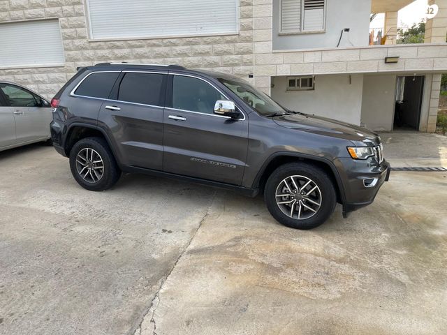 מודעת רכב ג'יפ גרנד צ'ירוקי