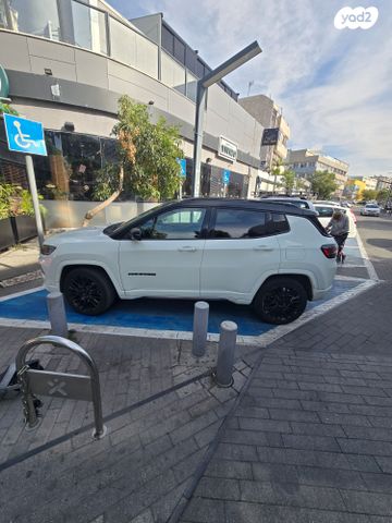 מודעת רכב ג'יפ קומפאס