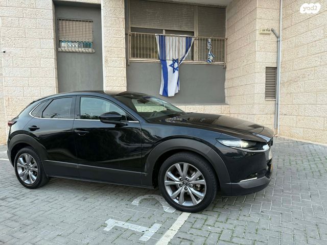 מודעת רכב מאזדה CX-30 2