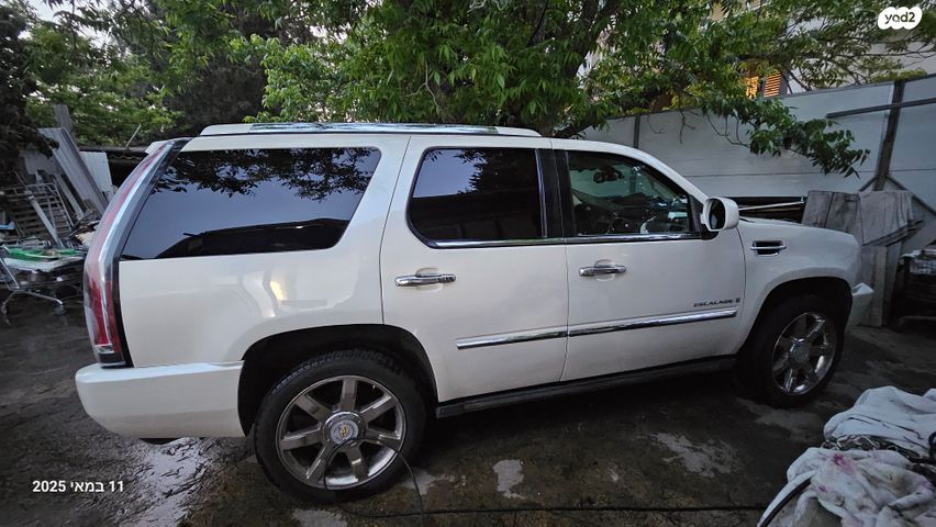 מודעת רכב קאדילק אסקלייד