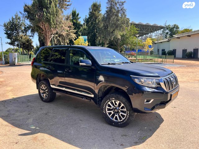 טויוטה לנד קרוזר