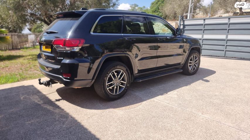 מודעת רכב ג'יפ גרנד צ'ירוקי