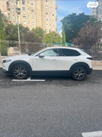 מודעת רכב מאזדה CX-30