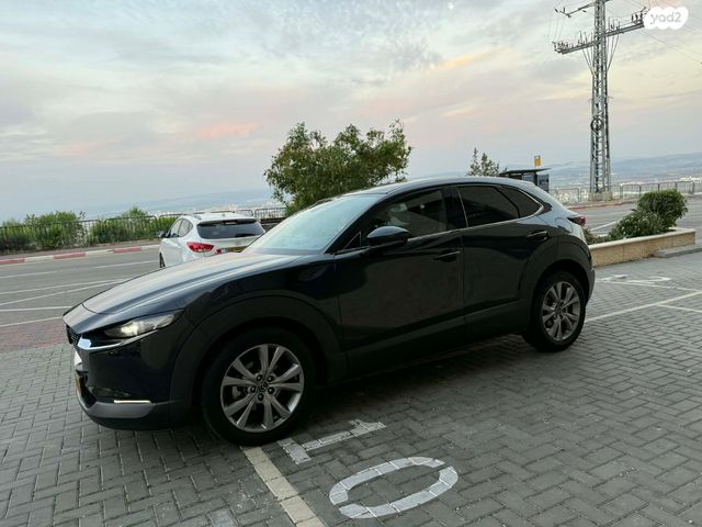 מודעת רכב מאזדה CX-30