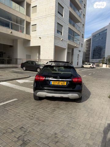 מרצדס-בנץ GLA