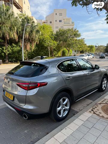 אלפא רומיאו סטלביו