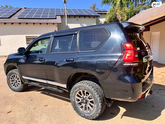 טויוטה לנד קרוזר