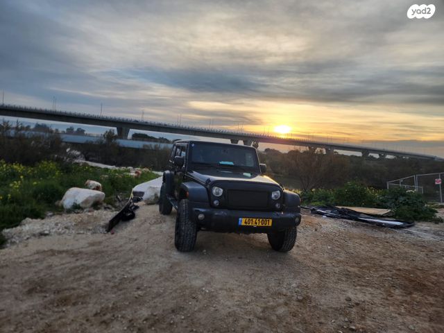 מודעת רכב ג'יפ רנגלר
