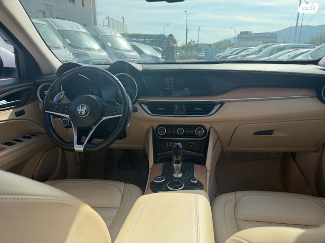 אלפא רומיאו סטלביו