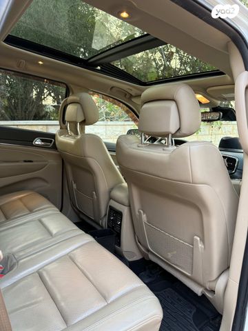 מודעת רכב ג'יפ גרנד צ'ירוקי