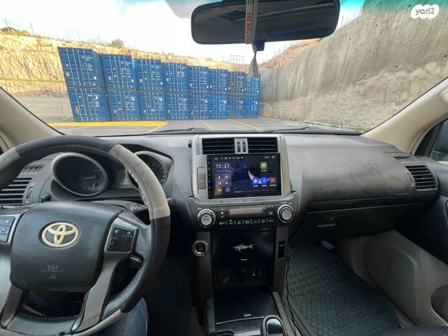 טויוטה לנד קרוזר