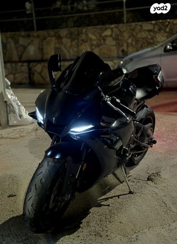 מודעת רכב ימאהה YZF-R1