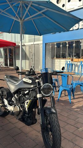 מודעת רכב הוסקוורנה SVARTPILEN 401