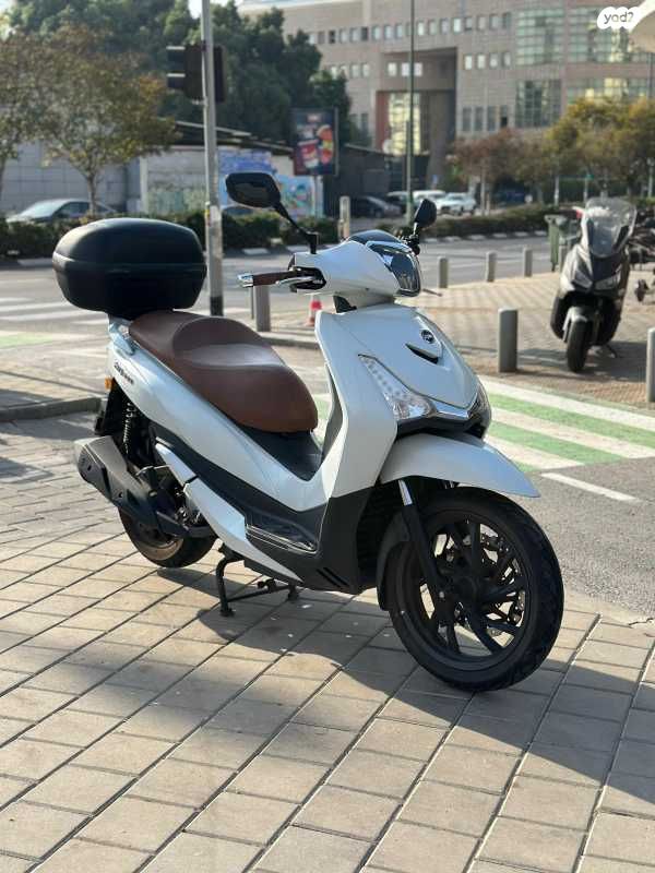 מודעת רכב סאן יאנג HD300