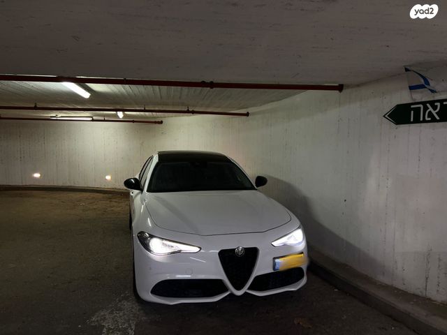 מודעת רכב אלפא רומיאו ג'וליה